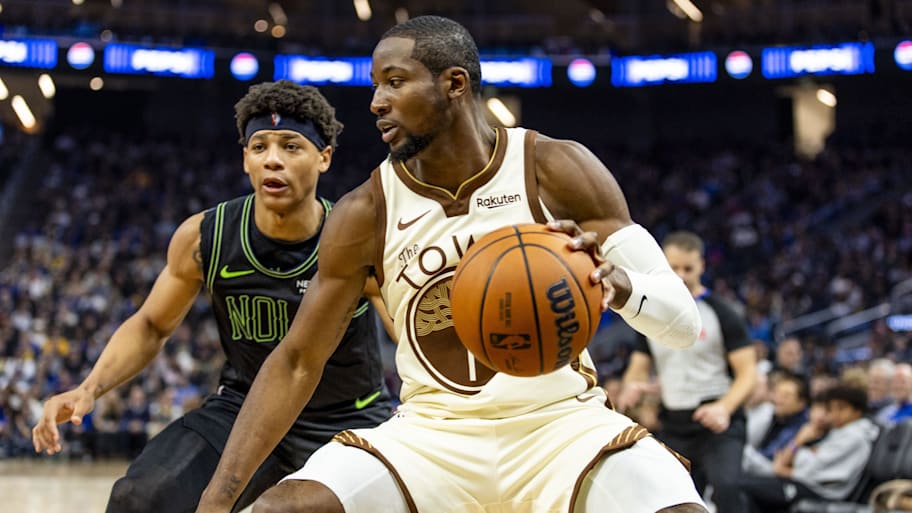 Warriors forward Jonathan Kuminga controls the ball.