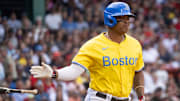 La mudanza de Rafael Devers obligará a hacer ajustes en Boston 