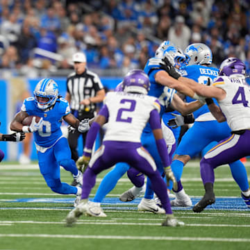 Detroit Lions running back Jahmyr Gibbs (0) runs against Minnesota Vikings during the first half at Ford Field in Detroit on Sunday, November 2, 2025.