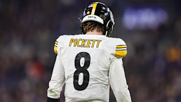 Pittsburgh Steelers v Baltimore Ravens