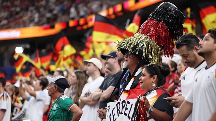 La marea alemana se hace presente en el Houston Stadium antes del debut de Alemania frente a Curazao La marea alemana se hace presente en el Houston Stadium antes del debut de Alemania frente a Curazao
