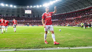 Atacante cumpriu suspensão no meio da semana