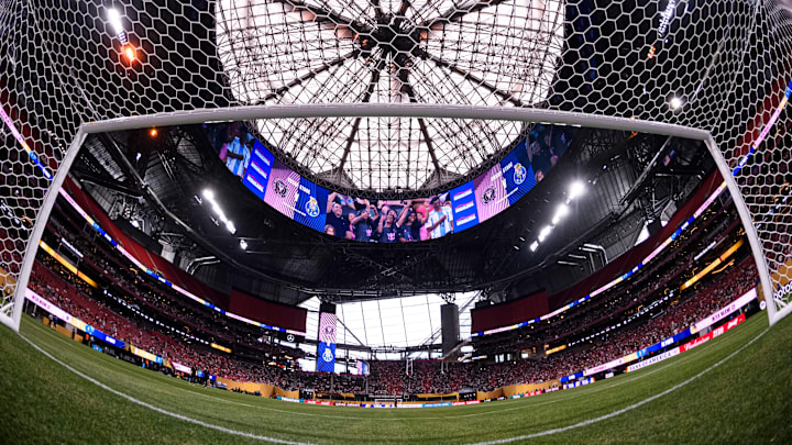 Partida ocorre na Mercedes-Benz Arena, em Atlanta Partida ocorre na Mercedes-Benz Arena, em Atlanta