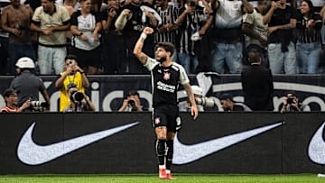 Ausente por causa de lesão, camisa 9 soma 13 gols no ano, cinco deles no Brasileirão