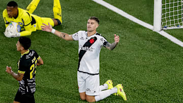 Vasco foi dominado pelo Botafogo em goleada sofrida no clássico
