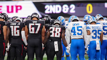 Atlanta Falcons and Detroit Lions players pray after an injury to safety Morice Norris in the fourth quarter at Mercedes-Benz Stadium. 