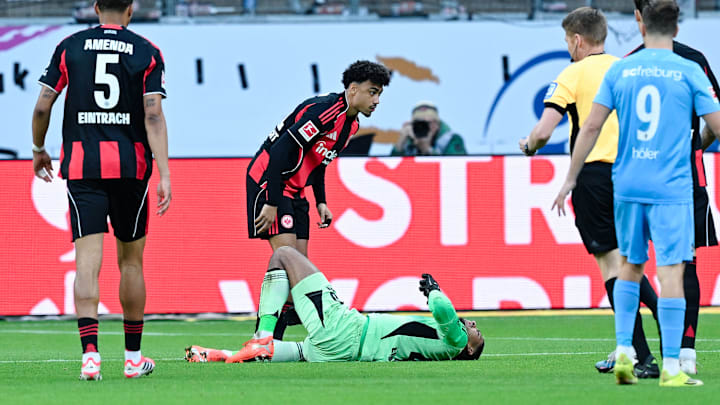 Eintracht-Keeper Kaua Santos verletzte sich nach wenigen Sekunden