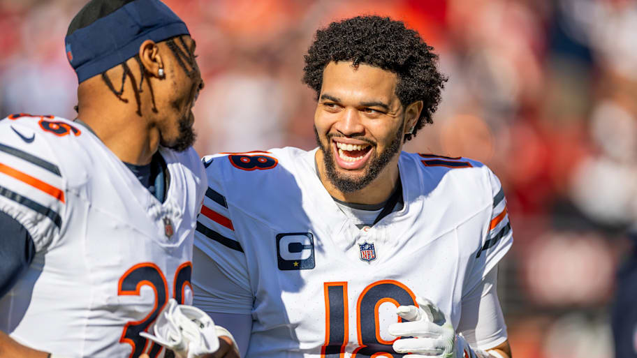 Chicago Bears quarterback Caleb Williams (18) and Chicago Bears safety Jonathan Owens (36) run onto the field before the game against the San Francisco 49ers at Levi's Stadium. | Bob Kupbens-Imagn Images