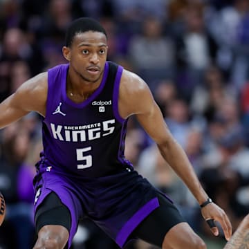 Mar 26, 2024; Sacramento, California, USA; Sacramento Kings guard De'Aaron Fox (5) dribbles the ball against Dallas Mavericks forward Derrick Jones Jr. (55) during the third quarter at Golden 1 Center. Mandatory Credit: Sergio Estrada-USA TODAY Sports