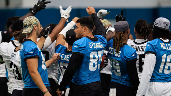 Jacksonville Jaguars TE Brenton Strange (85) huddles during the second day of a mandatory minicamp Tuesday, June 11, 2024 at Miller Electric Center in Jacksonville, Fla. 