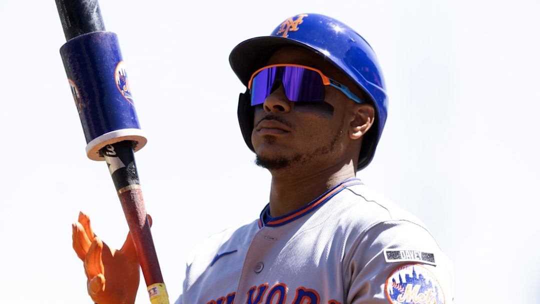Apr 5, 2026; San Francisco, California, USA; New York Mets designated hitter Jorge Polanco (11) stands in the on deck during the first inning against the San Francisco Giants at Oracle Park. Mandatory Credit: D. Ross Cameron-Imagn Images