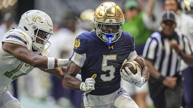 Beaux Collins catches a pass for Notre Dame against Georgia Tech