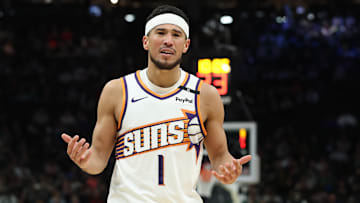Phoenix Suns v Milwaukee Bucks