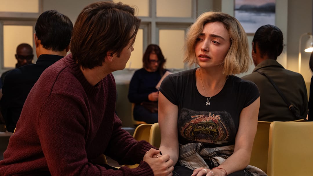 L-R: Spencer Macpherson as Xavier Baxter and Peyton List as Maddie Nears in School Spirits season 3