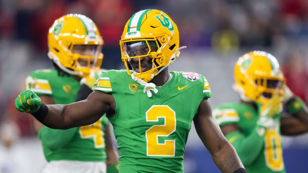 Oregon Ducks linebacker Jeffrey Bassa (2) against the Liberty Flames