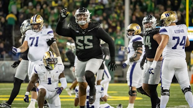 Oregon defensive lineman Derrick Harmon against Washington