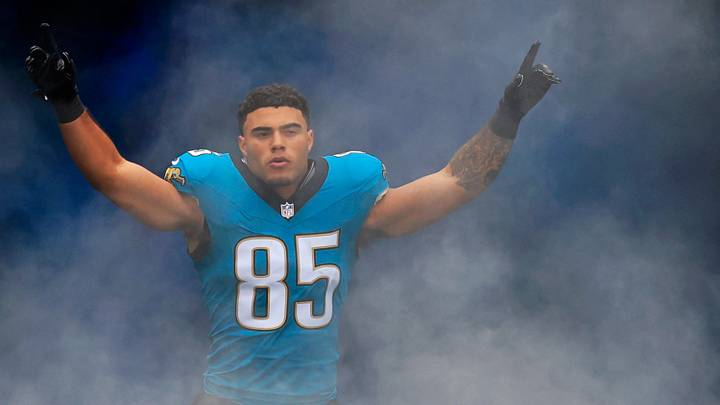 Jacksonville Jaguars tight end Brenton Strange (85) runs on the field before an NFL football matchup at EverBank Stadium, Sunday, Jan. 4, 2026, in Jacksonville, Fla. The Jaguars defeated the Titans 41-7, capturing the AFC South title. [Corey Perrine/Florida Times-Union]