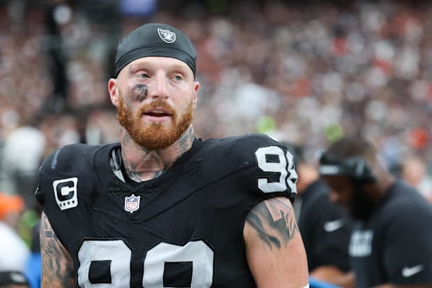 Las Vegas Raiders defensive end Maxx Crosby (98).