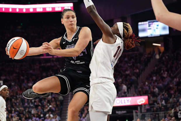 Golden State Valkyries forward Cecilia Zandalasini drives to the basket against Atlanta Dream guard Rhyne Howard.