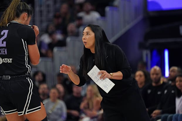 Golden State Valkyries head coach Natalie Nakase talks with Golden State Valkyries guard Kaitlyn Chen. 