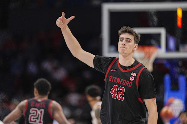 Stanford Cardinal forward Maxime Raynaud (42)