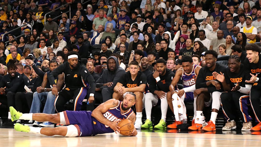 Phoenix Suns v Los Angeles Lakers
