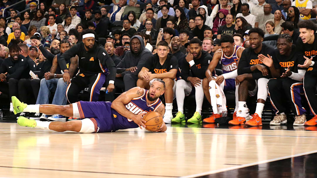 Phoenix Suns v Los Angeles Lakers