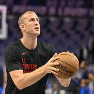 Apr 26, 2024; Dallas, Texas, USA; LA Clippers center Mason Plumlee (44) warms up before the game between the Dallas Mavericks and the LA Clippers during game three of the first round for the 2024 NBA playoffs at the American Airlines Center. Mandatory Credit: Jerome Miron-USA TODAY Sports
