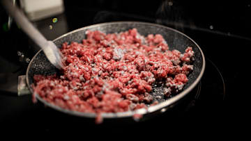 There‘s a logical reason why ground beef often looks like this.