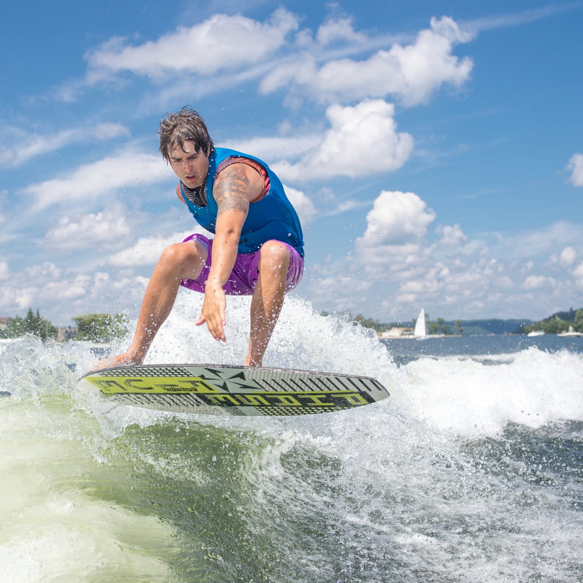 ウェイクサーフィン　wake surfing old WAKESURFING with Sky Brown & Ocean | 11 yr old skateboarder