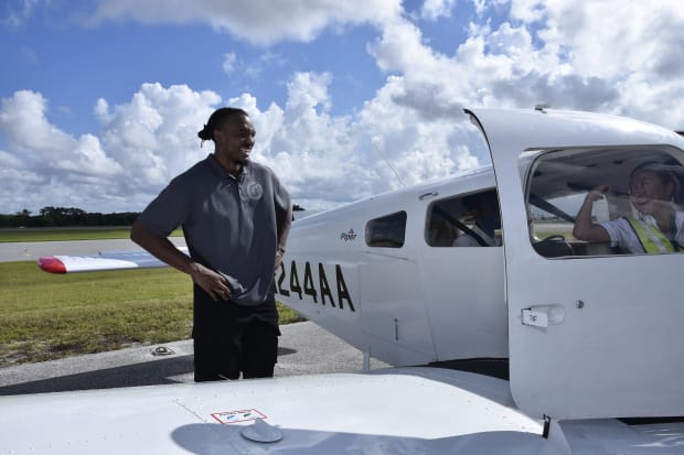 Orlando Magic center Wendell Carter Jr. chats with pilots and students.