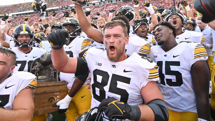 Sep 9, 2023; Ames, Iowa, USA; Iowa Hawkeyes defensive lineman Logan Lee (85) and defensive lineman