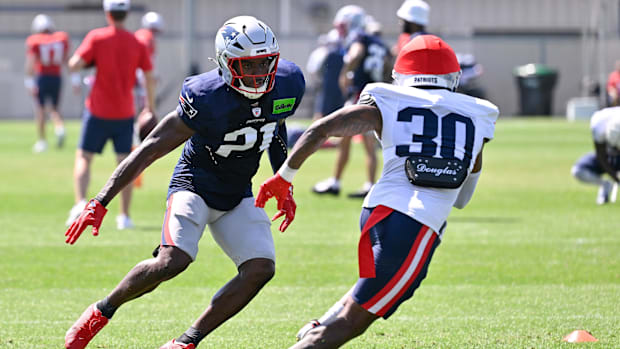 New England Patriots safety Jaylinn Hawkins (21) does a drill.