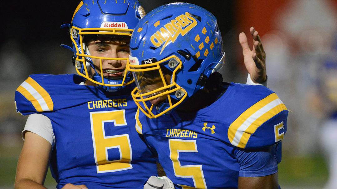 Westview's Graham Simpson (6) and Westview's Asa Barnes (5) 