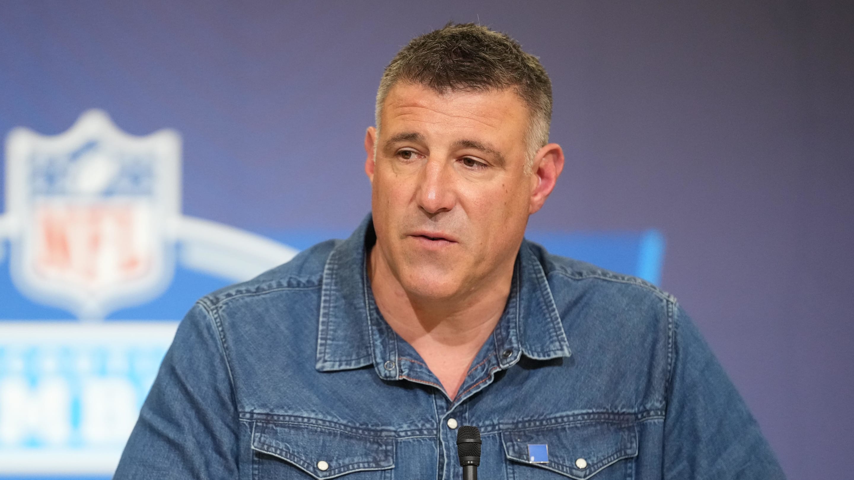 Patriots’ Mike Vrabel Reportedly Seeking Counseling, Will Miss Part of NFL Draft