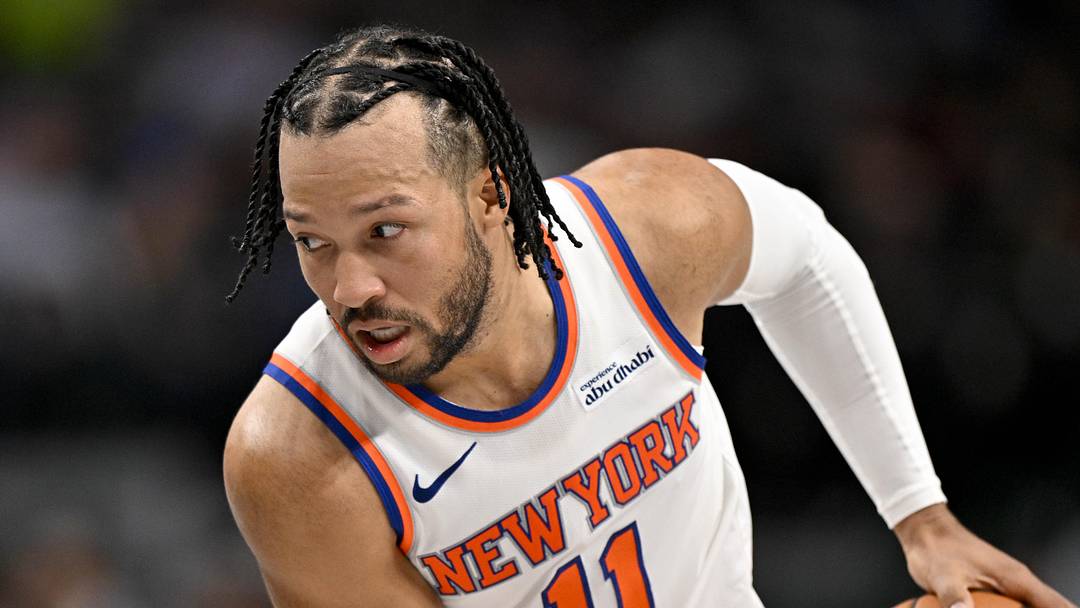 Nov 19, 2025; Dallas, Texas, USA; New York Knicks guard Jalen Brunson (11) looks to move the ball past Dallas Mavericks forward P.J. Washington (25) during the second half at the American Airlines Center. Mandatory Credit: Jerome Miron-Imagn Images