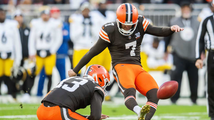 Nov 19, 2023; Cleveland, Ohio, USA; Cleveland Browns place kicker Dustin Hopkins (7) kicks a field goal late in the fourth quarter against the Pittsburgh Steelers at Cleveland Browns Stadium. Mandatory Credit: Ken Blaze-USA TODAY Sports
