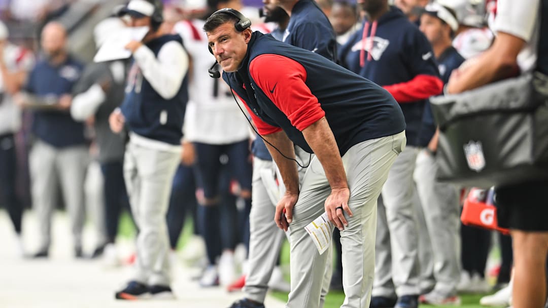 Aug 16, 2025; Minneapolis, Minnesota, USA; New England Patriots head coach Mike Vrabel looks on during the second quarter against the Minnesota Vikings at U.S. Bank Stadium. Mandatory Credit: Jeffrey Becker-Imagn Images