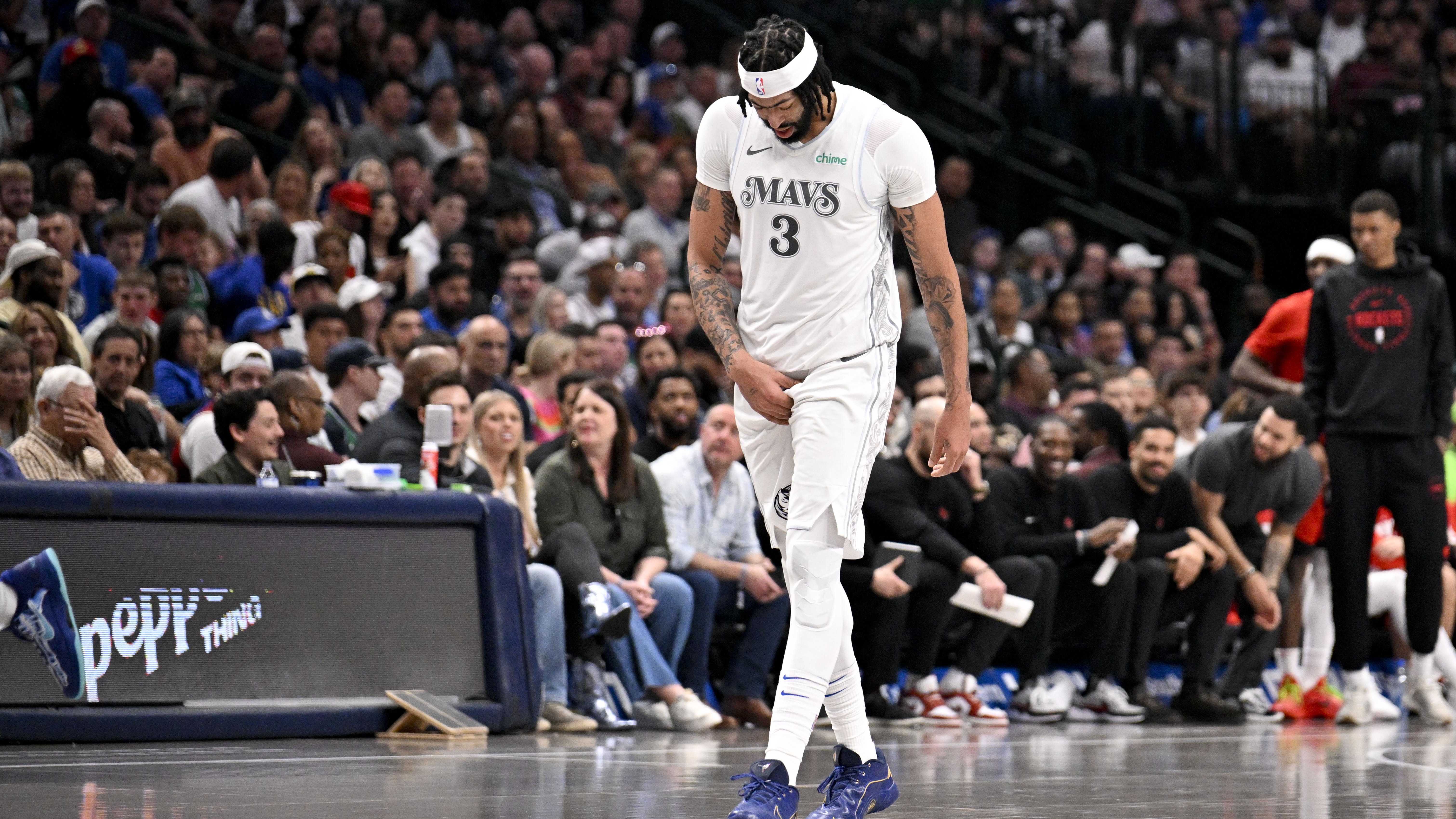 Lakers Trade Rumors For Anthony Davis Damaged Team Chemistry, LeBron James  Considered 'Complicit' | IBTimes, image size:6044x3399