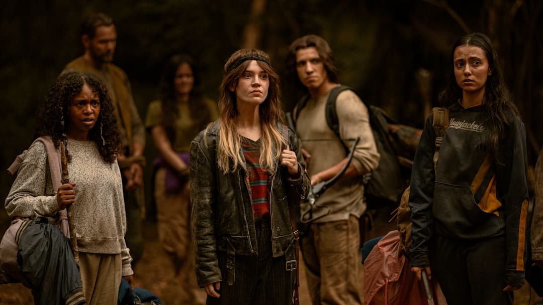 L-R: Silvana Estifanos as Teen Britt, Joel McHale as Kodiak, Ashley Sutton as Hanna, Sophie Thatcher as Teen Natalie, Kevin Alves as Teen Travis and Anisa Harris as Teen Robin in Yellowjackets, episode 8, season 3, streaming on Paramount+ with SHOWTIME, 2025. Photo Credit: Kailey Schwerman/Paramount+ with SHOWTIME.