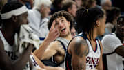 Gonzaga Bulldogs guard Jalen Warley (8).