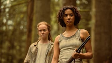 L-R: Liv Hewson as Teen Van and Jasmin Savoy Brown as Teen Taissa in Yellowjackets, episode 5, season 3, streaming on Paramount+ with SHOWTIME, 2025. Photo Credit: Kailey Schwerman/Paramount+ with SHOWTIME.