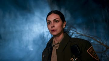 “Alert the Sheriff” – After a fire camp inmate escapes from Three Rock, the deputy sheriff with a surprising connection to the Leones, Mickey (Morena Baccarin), is called to investigate, on FIRE COUNTRY, Friday, April 12 (9:00-10:00 PM, ET/PT) on the CBS Television Network, and streaming on Paramount+ (live and on demand for Paramount+ with SHOWTIME subscribers, or on demand for Paramount+ Essential subscribers the day after the episode airs)*. Directed by series star, creator and executive