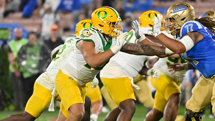 The Oregon defensive line produced 40 sacks last season. D-line recruiting took a hit Tuesday afternoon when Mater Dei defensive tackle Tomuhini Topui decommitted.