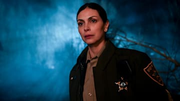 “Alert the Sheriff” – After a fire camp inmate escapes from Three Rock, the deputy sheriff with a surprising connection to the Leones, Mickey (Morena Baccarin), is called to investigate, on FIRE COUNTRY, Friday, April 12 (9:00-10:00 PM, ET/PT) on the CBS Television Network, and streaming on Paramount+ (live and on demand for Paramount+ with SHOWTIME subscribers, or on demand for Paramount+ Essential subscribers the day after the episode airs)*. Directed by series star, creator and executive