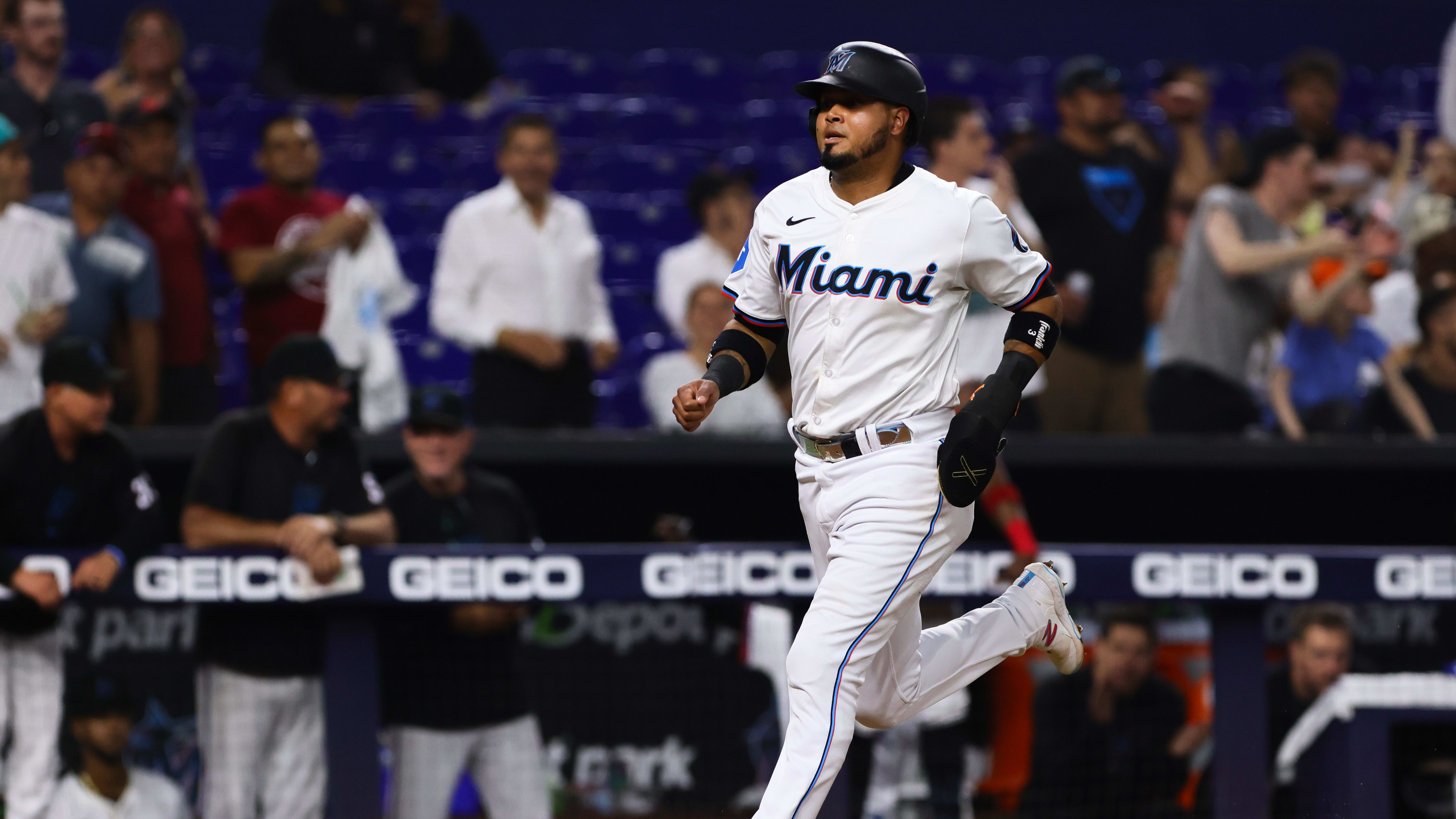 Padres Surprising Contract Details Revealed For Luiz Arraez After Trade With Marlins