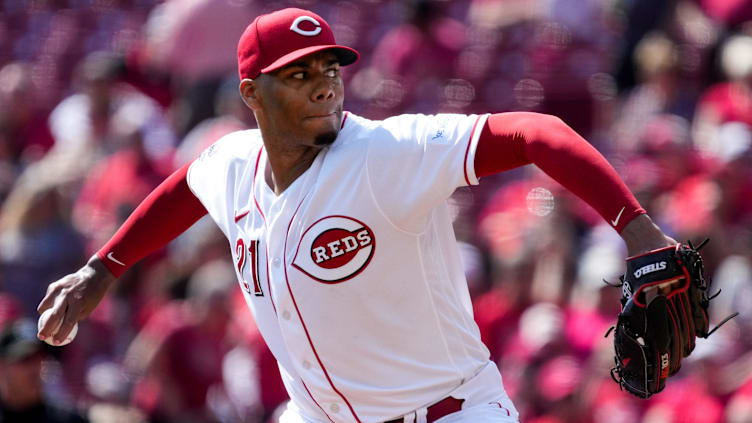 Cincinnati Reds starting pitcher Hunter Greene (21) throws a pitch