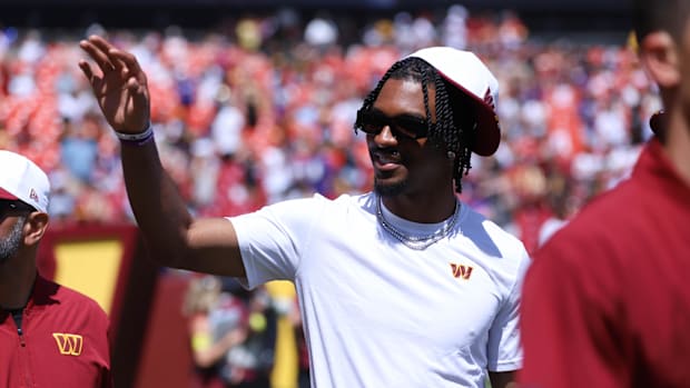 Washington Commanders quarterback Jayden Daniels (5).