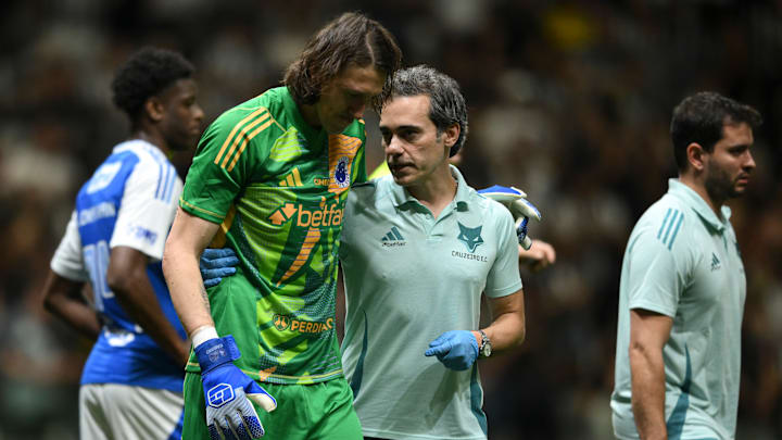 Jogador deixou clássico ainda no primeiro tempo Jogador deixou clássico ainda no primeiro tempo