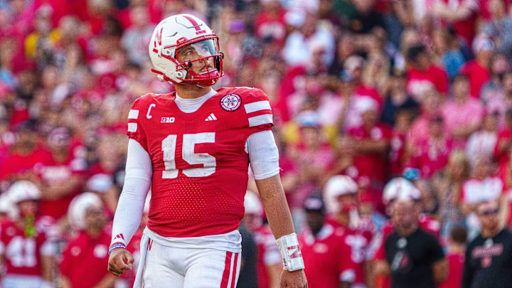 Former Nebraska Cornhuskers quarterback Dylan Raiola has committed to the Oregon Ducks in the transfer portal.